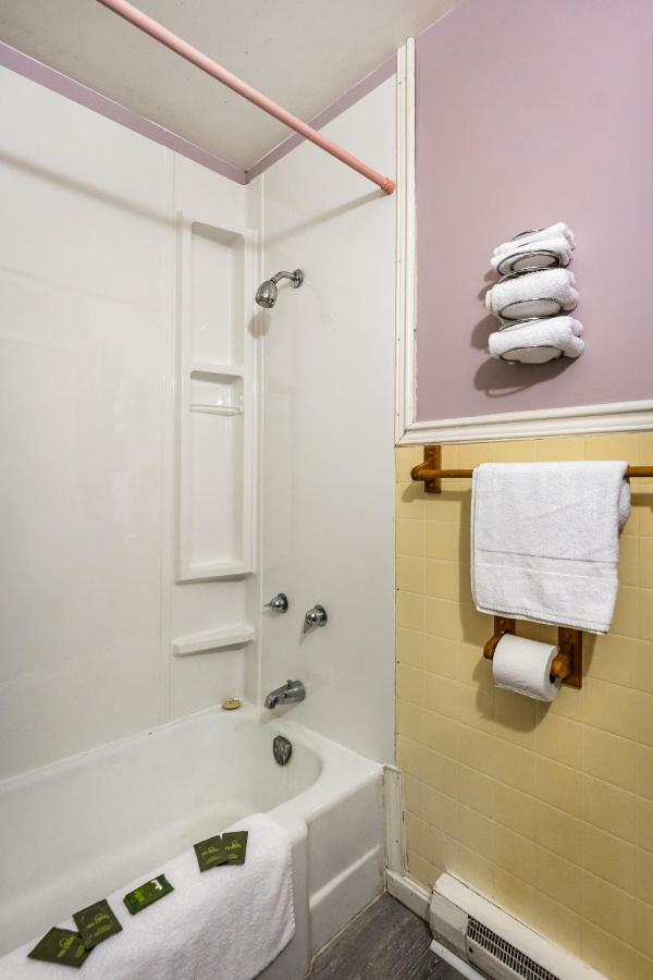 Long Sault Motel Екстериор снимка
