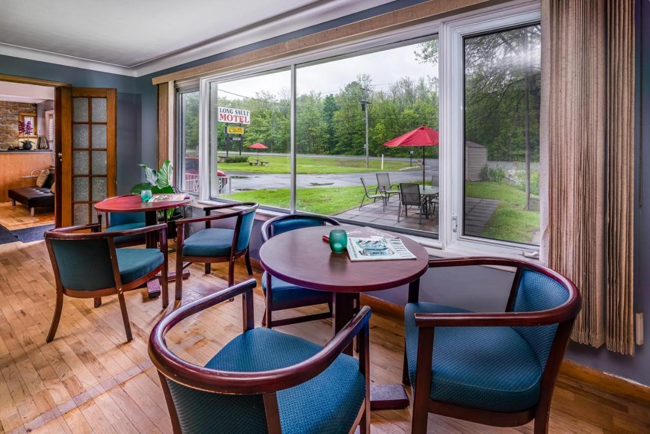 Long Sault Motel Екстериор снимка